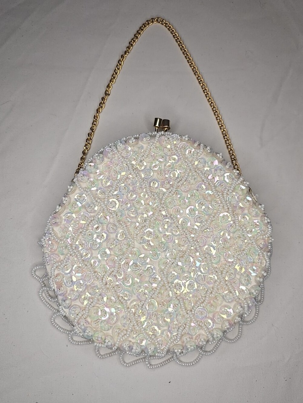 VTG Handmade Hong Kong Round White Purse Beaded Gold Tone Trim Gold Chain Strap